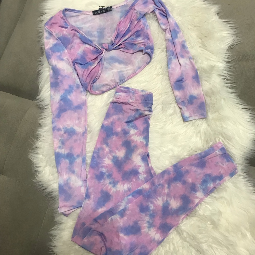 Tie dye top and high waisted leggings